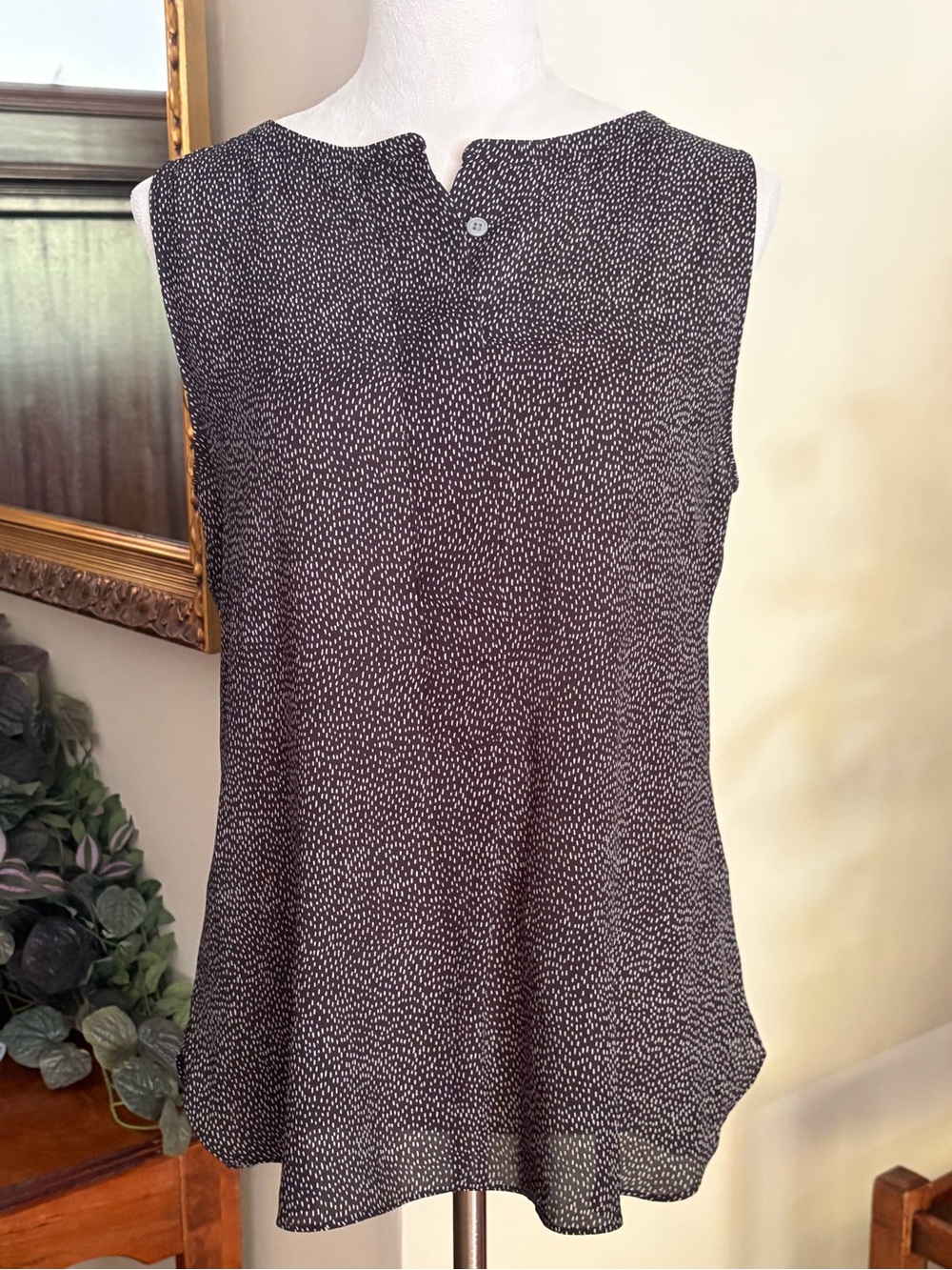 NWOT Ann Taylor LOFT SzM Sleeveless Black & cream Dot sleeveless blouse